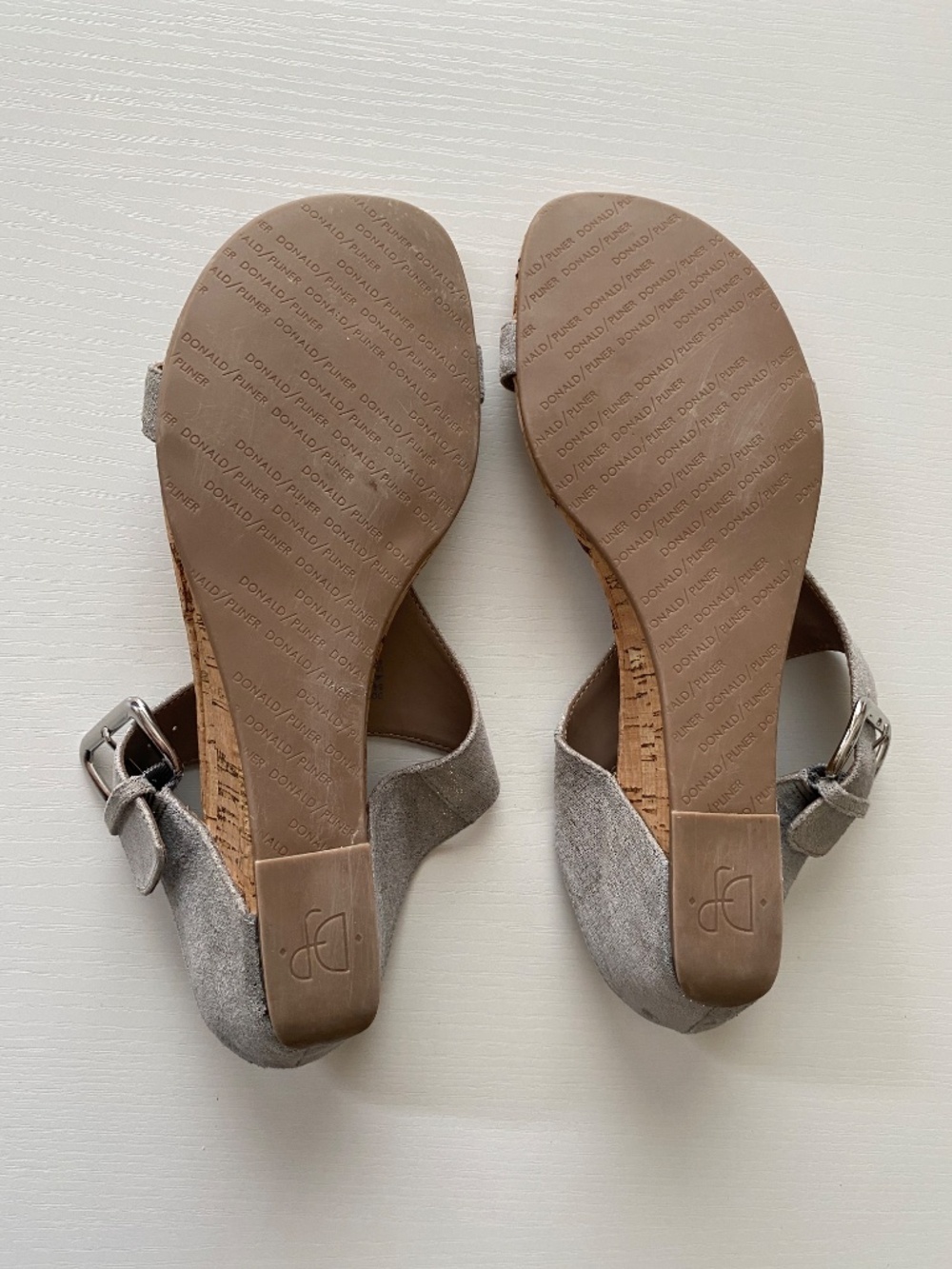 Donald Pliner Donni Metallic Gold Leather Cork Wedge Sandals Size 8.5 - Picture 11 of 13
